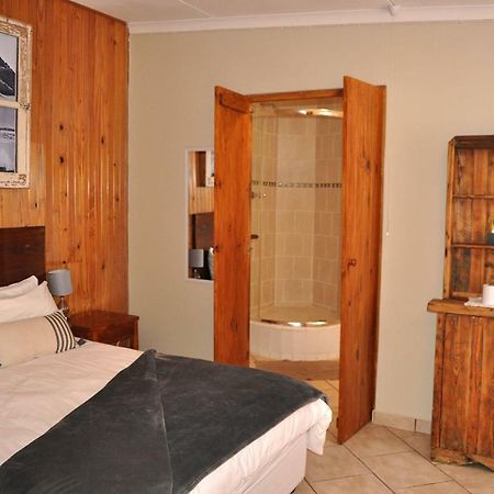 Obelix Guesthouse Lüderitz Exteriör bild
