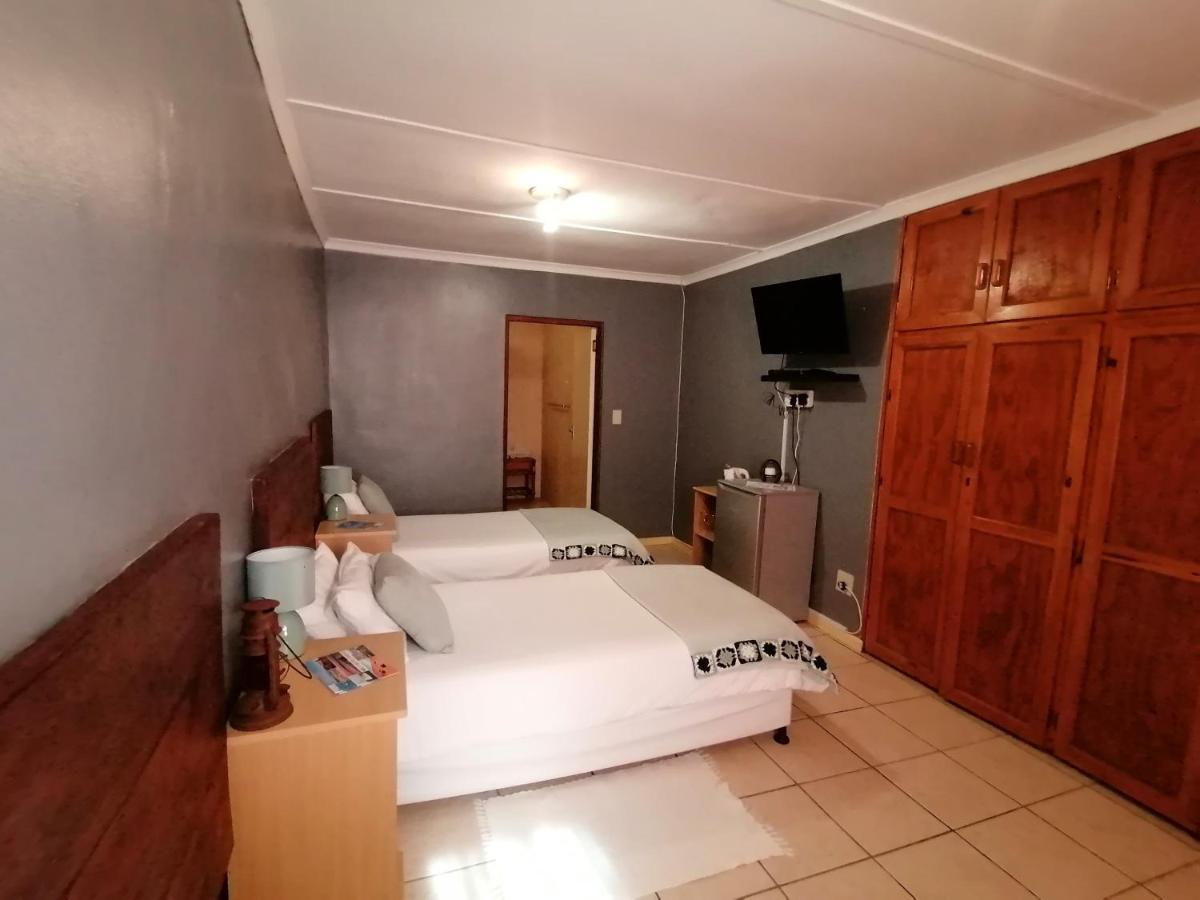 Obelix Guesthouse Lüderitz Exteriör bild