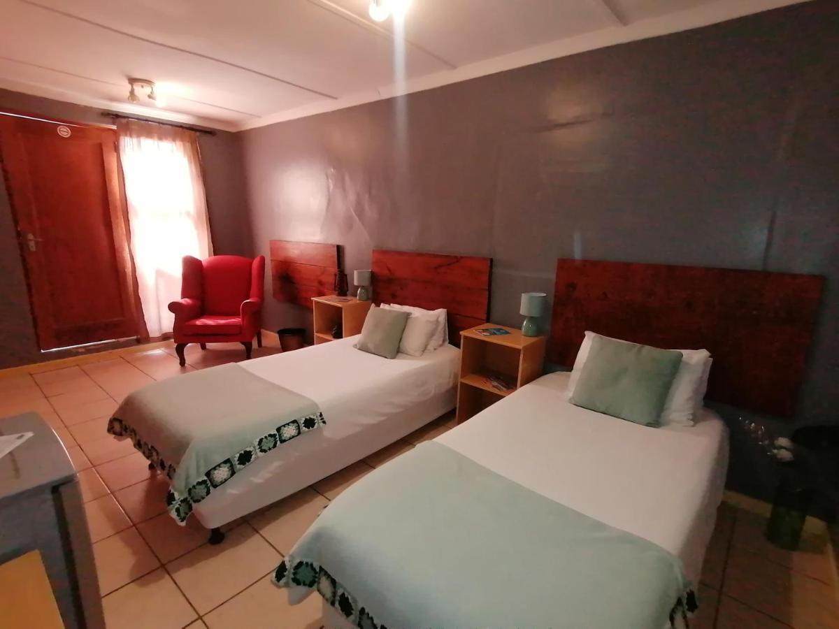 Obelix Guesthouse Lüderitz Exteriör bild