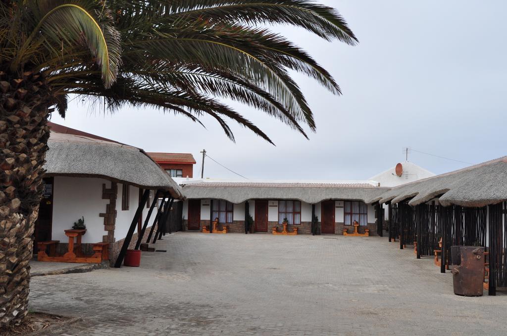 Obelix Guesthouse Lüderitz Exteriör bild