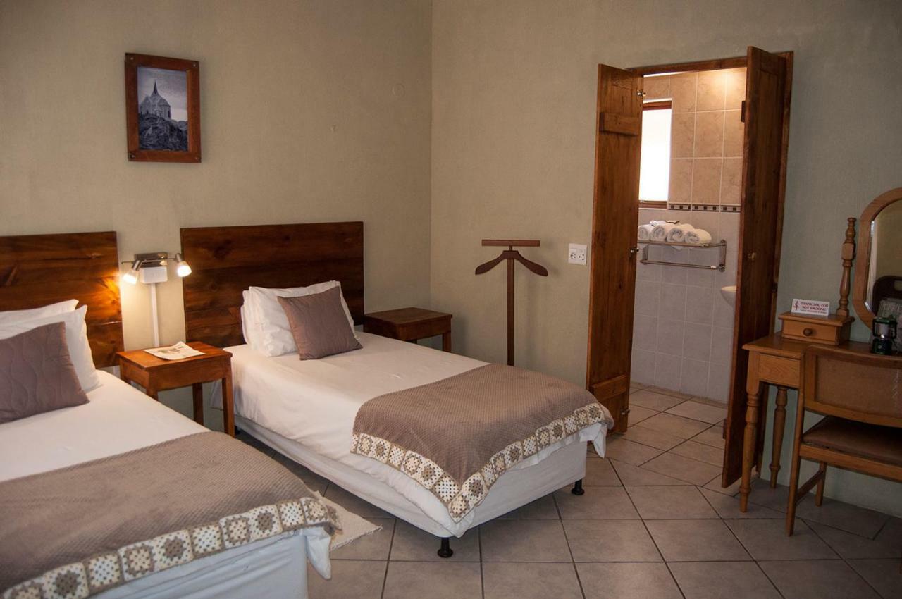 Obelix Guesthouse Lüderitz Exteriör bild
