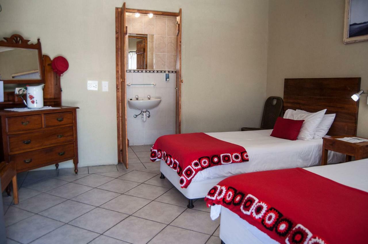 Obelix Guesthouse Lüderitz Exteriör bild