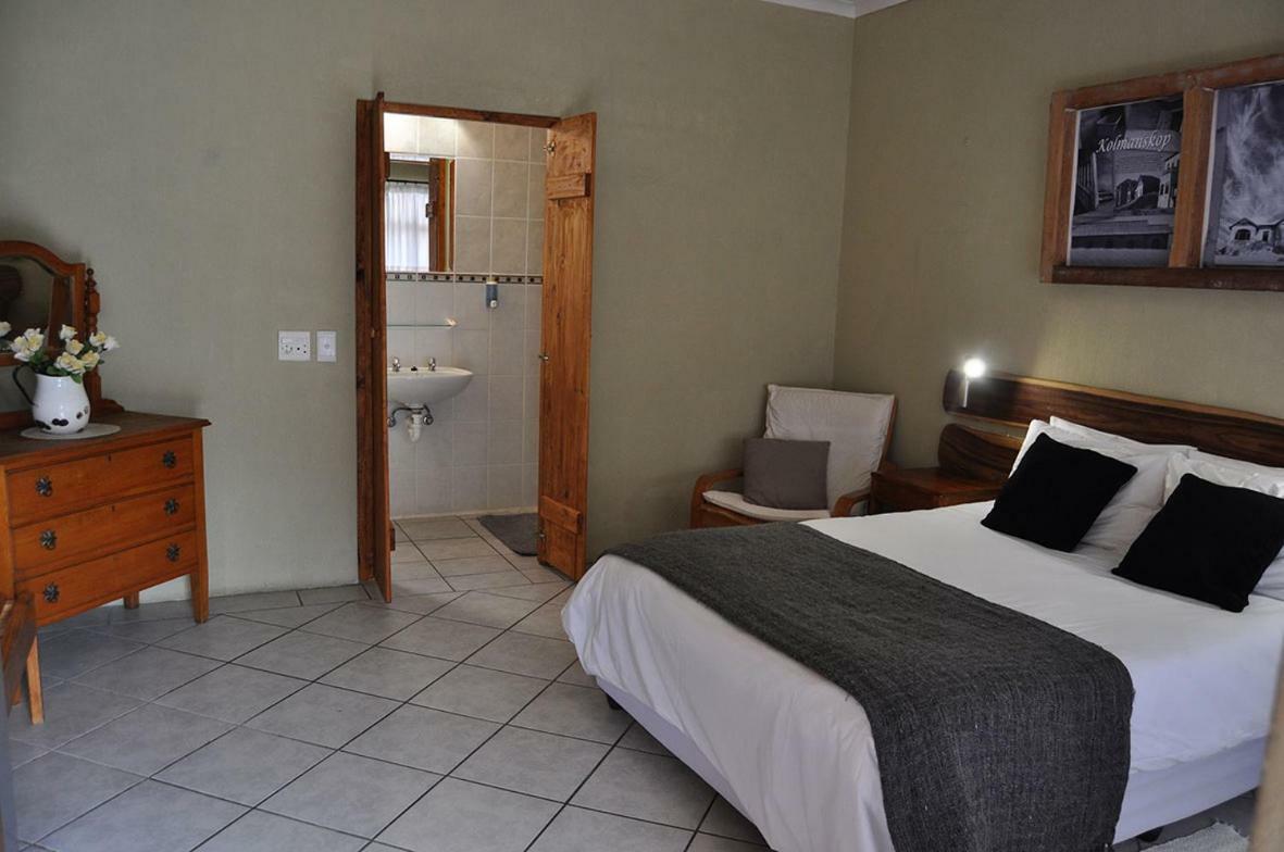 Obelix Guesthouse Lüderitz Exteriör bild